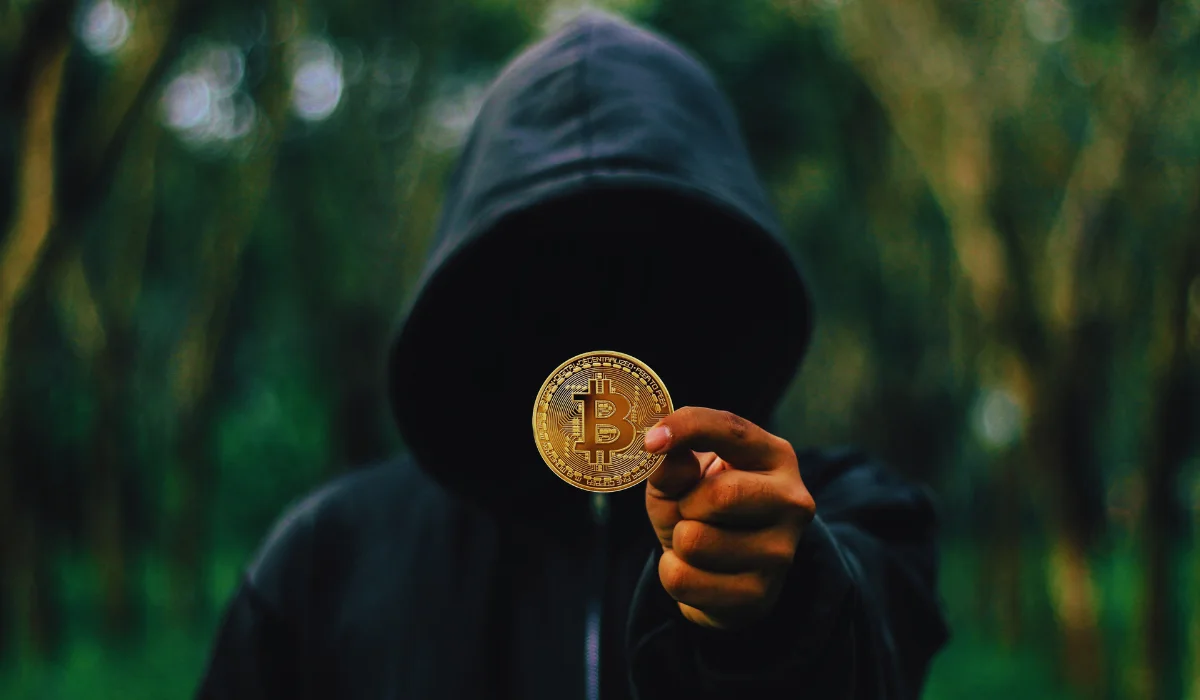 Anonym person med Bitcoin