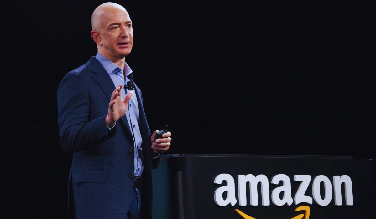 Jeff Bezos in Amazon major shareholders